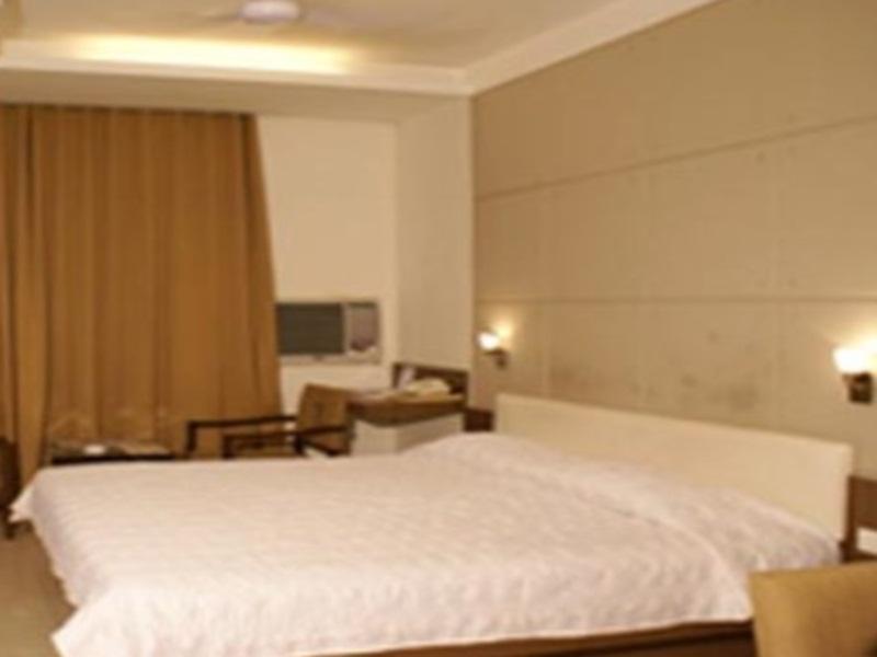 أحمد أباد Hotel Kanak Comfort المظهر الخارجي الصورة
